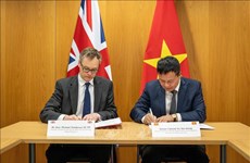 Le Vietnam et le Royaume-Uni signent un nouvel accord sur l’immigration clandestine