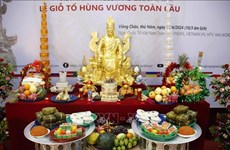 Des Vietnamiens au Laos et en France commémorent les rois fondateurs Hùng