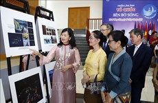 Ouverture de l'exposition de photos d’art "Patrie au bord des vagues" au Laos