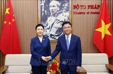 Le Vietnam et la Chine promeuvent la coopération juridique 