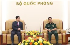 Le général Phan Van Giang reçoit le vice-ministre sud-coréen de la Défense