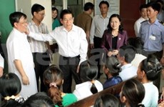 Nguyen Minh Triet visite l'hôpital Vietnam-Allemagne 