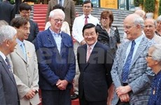Le président Truong Tân Sang reçoit des scientifiques étrangers 