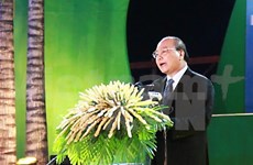 Le vice-Premier ministre Nguyen Xuan Phuc se rend à Singapour 