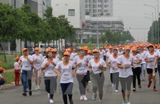 Binh Duong: 4.500 ouvriers participent à une course à pied 