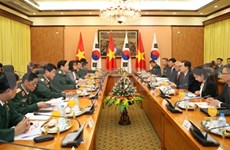 Le ministre sud-coréen de la Défense en visite au Vietnam 