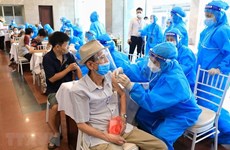 COVID-19 : Hanoï fait de gros efforts pour achever la première injection pour toute sa population 