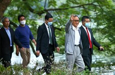 Le Premier ministre japonais fait du jogging dans le centre-ville de Hanoï