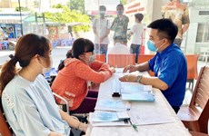 Ho Chi Minh-Ville prépare des aides pour le Têt en faveur des personnes impactées par le COVID-19