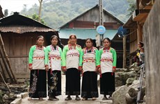 Le costume traditionnel unique des femmes de l'ethnie Mảng