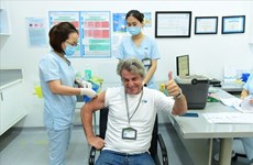 Hô Chi Minh-Ville : Vaccination anti-COVID pour le personnel médical de l'hôpital FV