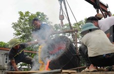 Thanh Hoa: Cérémonie de coulée de tambour de bronze pour célébrer les élections législatives 