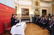 Le PM Pham Minh Chinh rencontre des Vietnamiens en Belgique