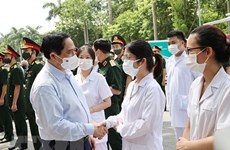 Le PM assiste au lancement de la campagne nationale de vaccination contre le COVID-19