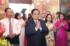 Le PM rend hommage au Président Ho Chi Minh dans la mégapole du Sud
