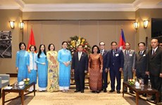 Le président du Sénat du Cambodge Samdech Say Chhum rencontre des femmes dirigeantes