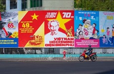 Les dirigeants cubains félicitent le Vietnam à l'occasion du 49e anniversaire de la réunification nationale