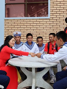 Promouvoir l'amour de la mer et des îles de la Patrie dans les classes de langue vietnamienne