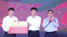 Le PM Pham Minh Chinh au programme artistique "L'épopée éternelle" à Nghe An 