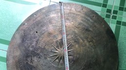 Le plateau d’un ancien tambour de bronze retrouvé à Dong Thap