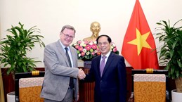 Le ministre des AE Bui Thanh Son reçoit le PM de la Thuringe (Allemagne)