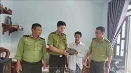 Un pangolin sauvage est remis à la garde-frontière de Chau Duc-Ba Ria