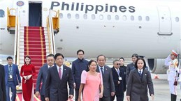 Le président des Philippines entame une visite d'État au Vietnam