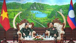 Un dirigeant lao apprécie la coopération de médecin militaire Vietnam-Laos