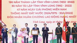 Le président de l’AN assiste au 30e anniversaire du rétablissement de la province de Vinh Long