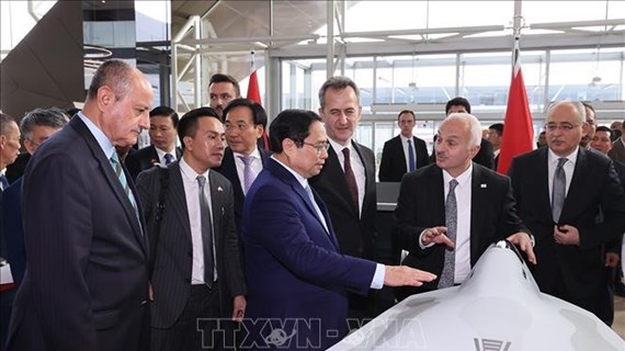Le Premier ministre visite la société aérospatiale TAI et le Musée des civilisations anatoliennes
