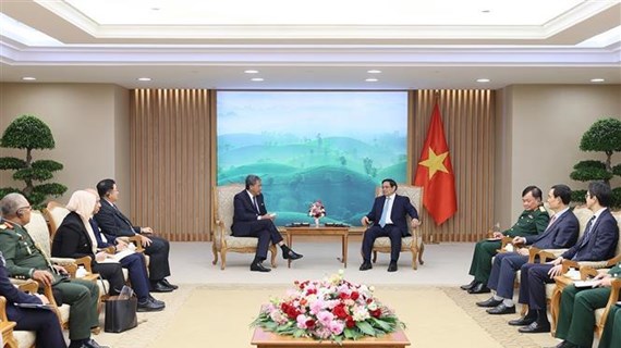 Le Premier ministre Pham Minh Chinh reçoit le ministre malaisien de la Défense