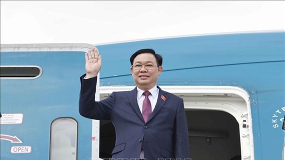 Le président de l’AN Vuong Dinh Hue termine sa visite officielle en Hongrie et au Royaume-Uni