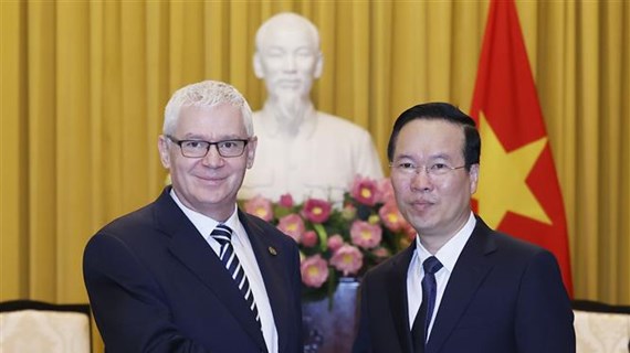 Le président Vo Van Thuong  reçoit le procureur général de Hongrie