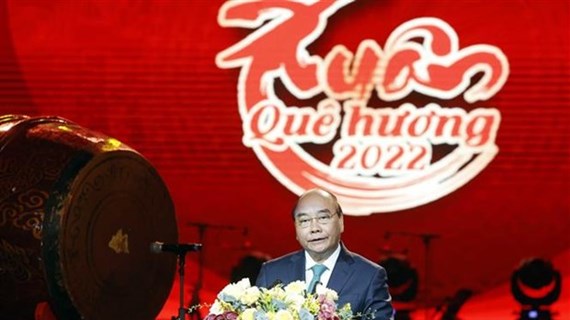 Le président Nguyen Xuan Phuc assiste au programme artistique “"Printemps du pays natal 2022"
