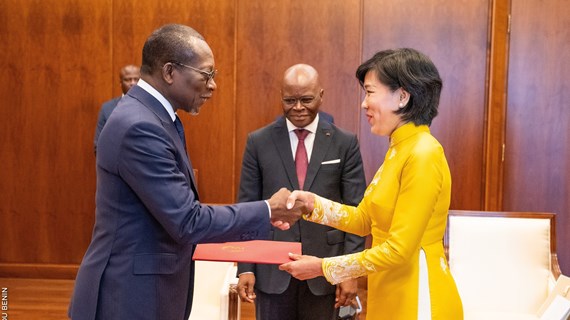 L'ambassadrice du Vietnam en Bénin présente les lettres de créance au président béninois
