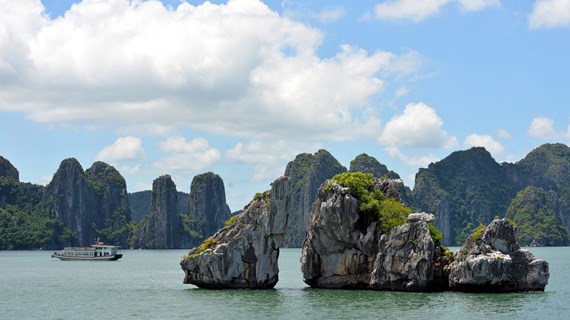 La baie de Ha Long accueille près de 1,5 million de visiteurs depuis le début de l'année