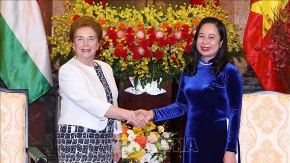 La vice-présidente Vo Thi Anh Xuan reçoit la 1ère premier vice-présidente de l'AN hongroise