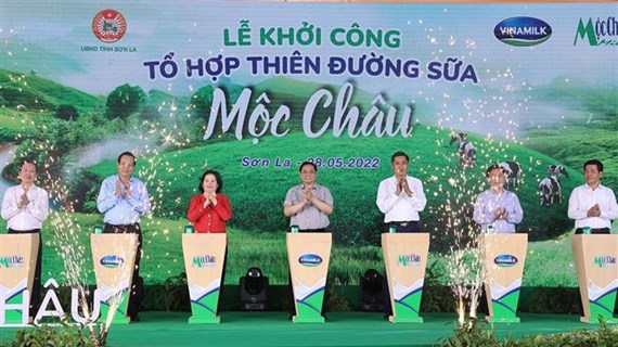 Le PM Pham Minh Chinh inspecte et lance de grands projets à Son La