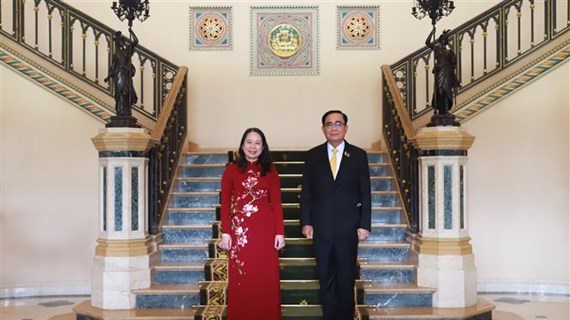 La vice-présidente Vo Thi Anh Xuan rencontre le Premier ministre thaïlandais