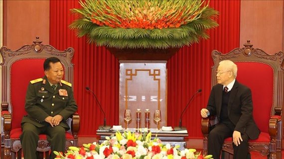 Le leader du PCV et le PM vietnamien reçoit le vice-PM et ministre lao de la Défense