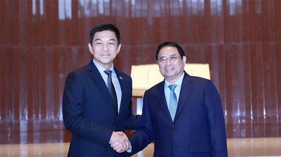 Entrevue entre le PM vietnamien et le président du Parlement de Singapour