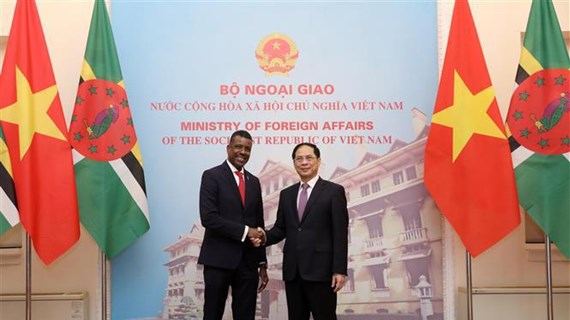 Vietnam-Dominique: Entretien entre les ministres des Affaires étrangères