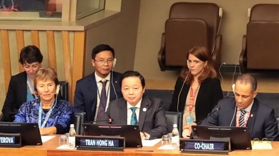 Poursuite des activités du vice-PM Tran Hong Ha à la Conférence des Nations Unies sur l'eau