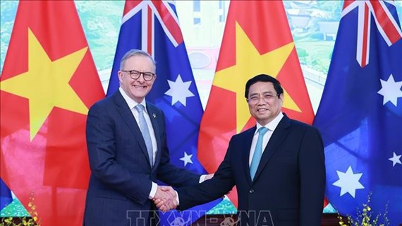 Les PM vietnamien et australien assistent à la signature d'accords de coopération