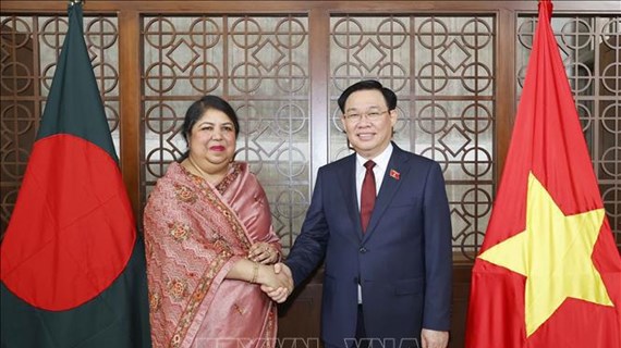 Les plus hauts législateurs vietnamien et bangladaise s’entretiennent à Dhaka