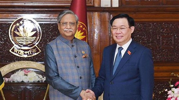 Entrevue entre le président de l’AN du Vietnam et le président du Bangladesh