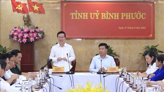 Le président travaille avec le Comité du Parti de la province de Binh Phuoc