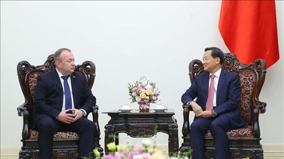 Le vice-PM Le Minh Khai reçoit un responsable de l'expertise judiciaire de Biélorussie