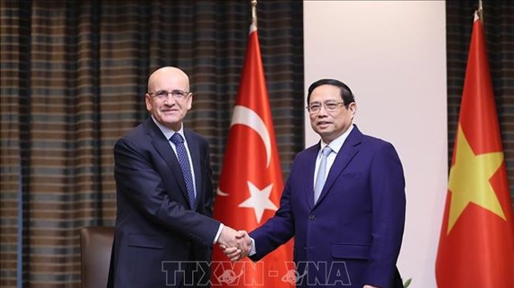 Le Premier ministre Pham Minh Chinh rencontre des ministres turcs 