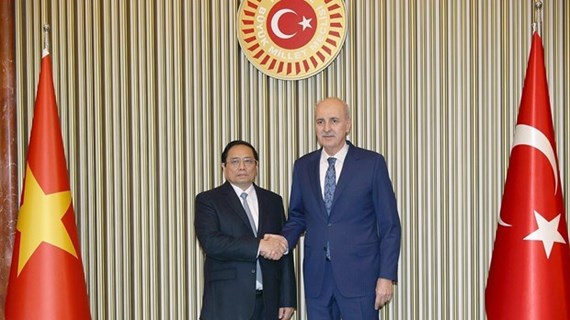 Le PM Pham Minh Chinh rencontre le président de la Grande Assemblée nationale turque